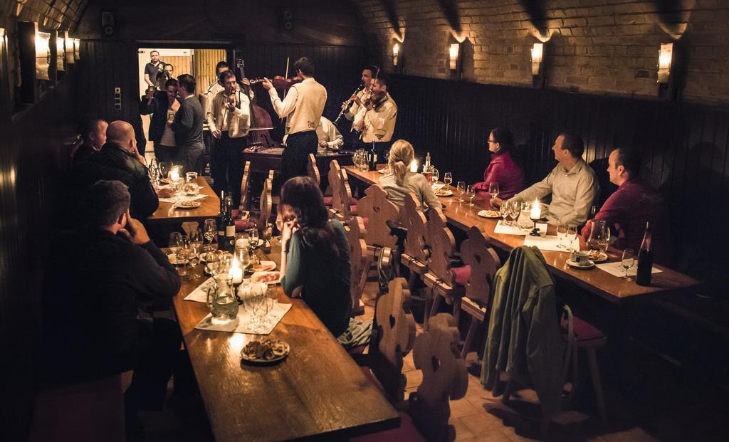 Penzion Vino Hruska Blatnička エクステリア 写真