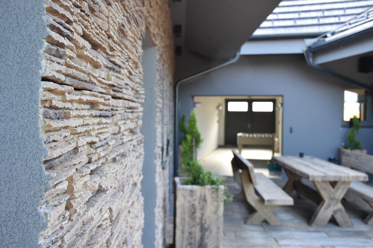 Penzion Vino Hruska Blatnička エクステリア 写真